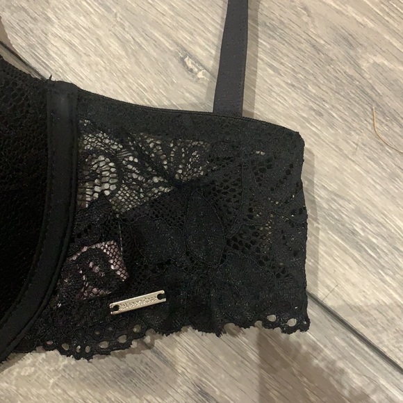 Black lace bra - Picture 3 of 3
